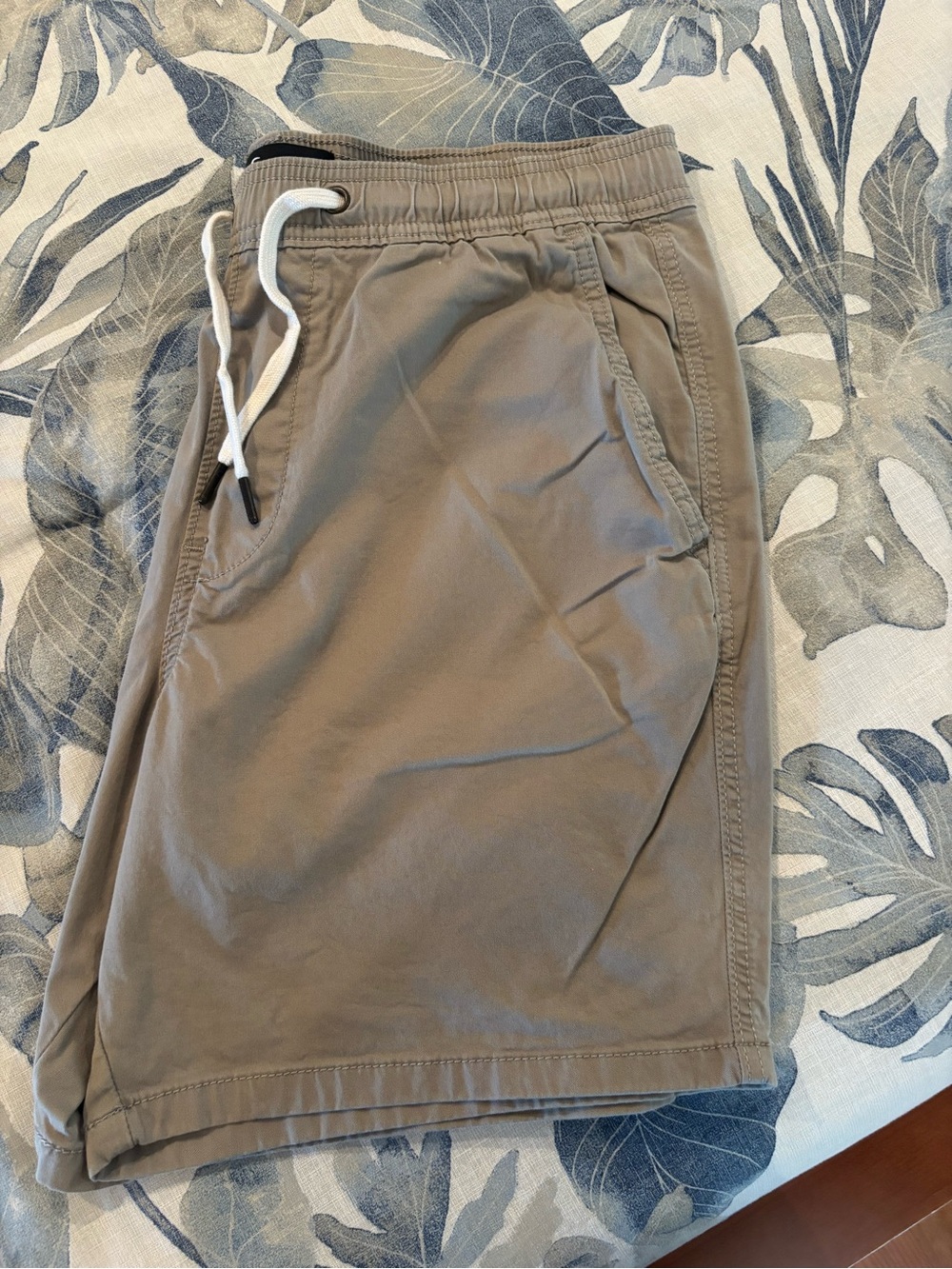 Hollister Men's Drawstring Hybrid Shorts - Taupe with White Cord